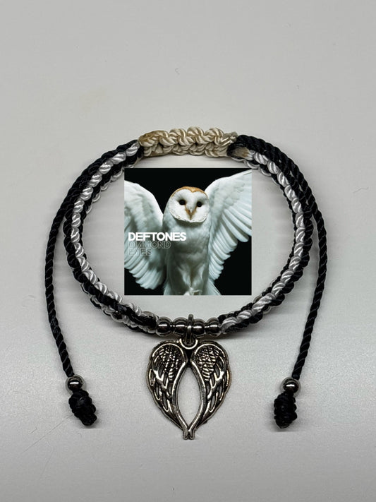 Diamond eyes string bracelet